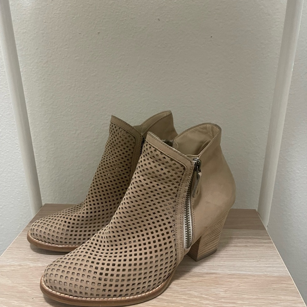 Paul Green tan Bonzai Perforated Leather Ankle Booties 3.5 US 6 Wooden Heel
